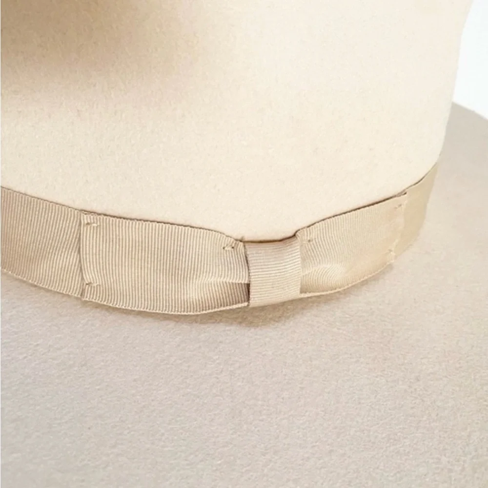UO wool felt flat brim fedora hat. NWOT. Neutral.